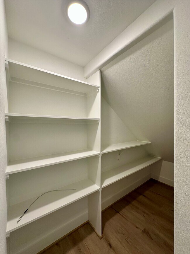 Building Photo - 203 Danna Ln