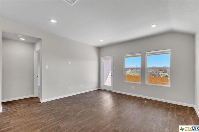 Building Photo - 585 Apache Plum Dr