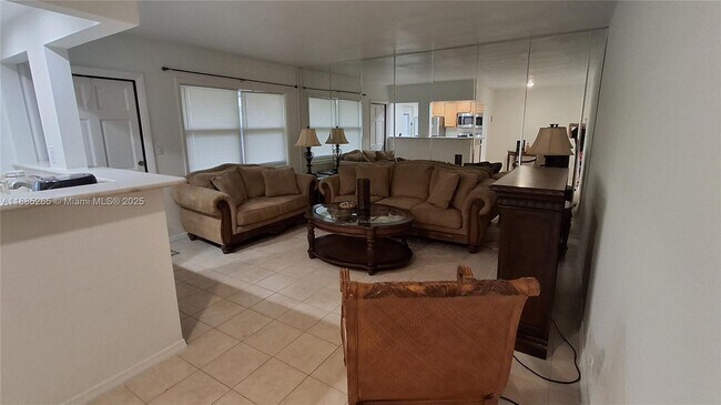 Building Photo - 5050 Bayview Dr
