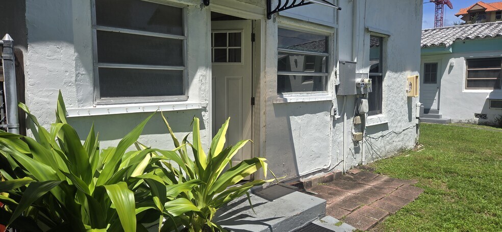 Building Photo - 1836 Jackson St