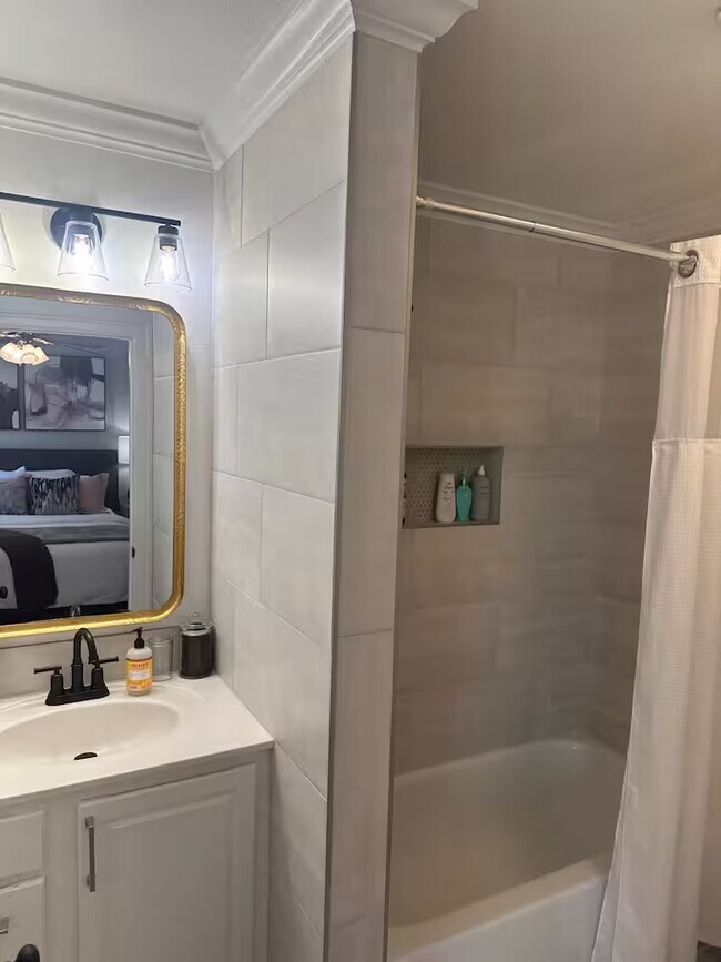 Building Photo - 2210 Christian St