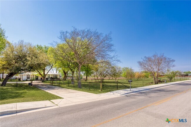 Building Photo - 344 Alves Ln