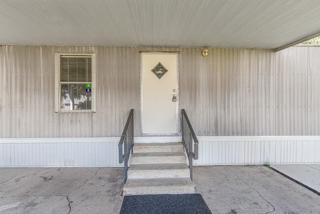 Building Photo - 1328 Greendale Ave