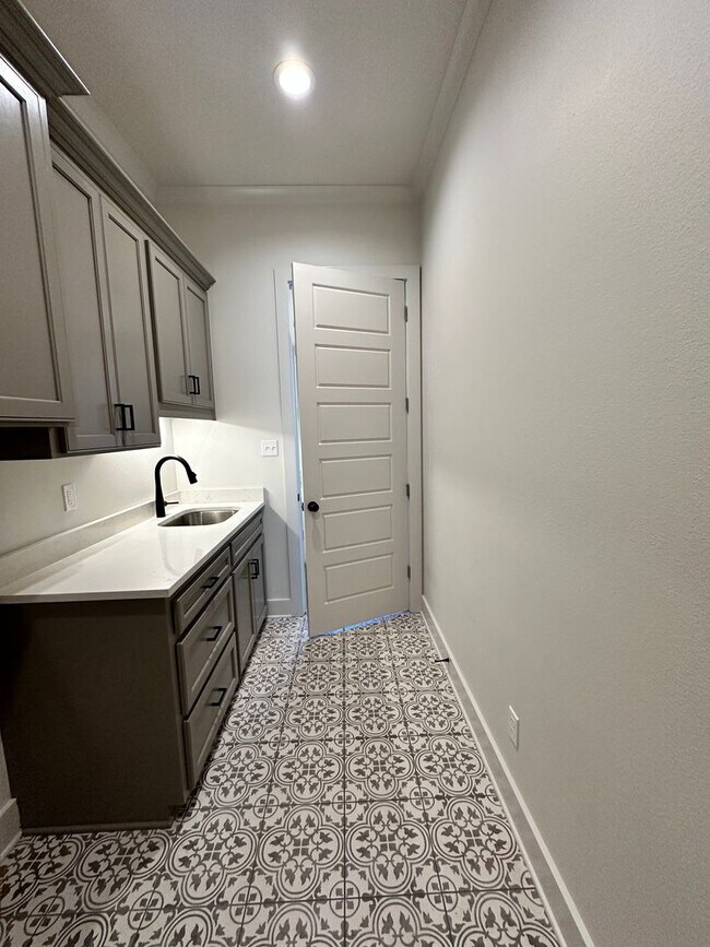 Building Photo - Close to WK Bossier and Barksdale Air Force Base.