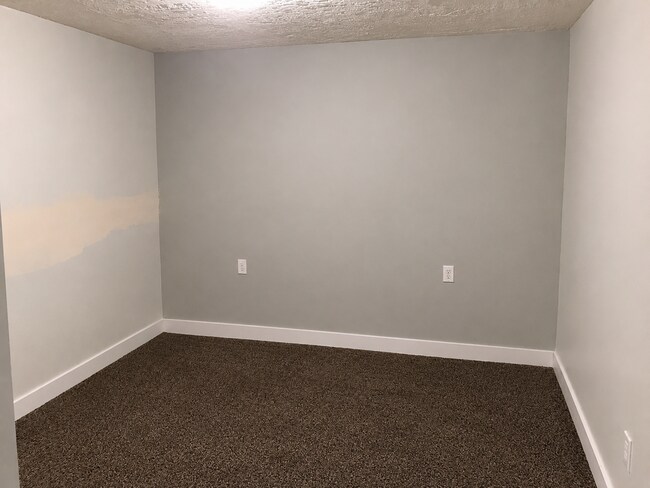 Building Photo - Spacious 5-Bedroom Home with Large Yard in Centerville!
