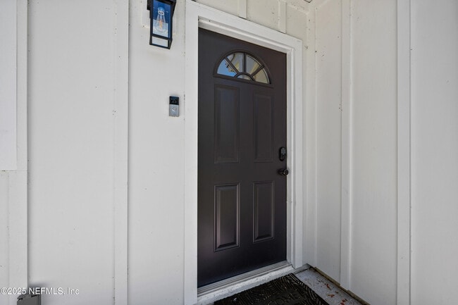 Building Photo - 1717 Sunset Dr