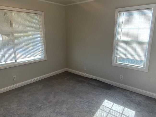 Building Photo - Beautiful Rodeo 2 bedroom 1 bath