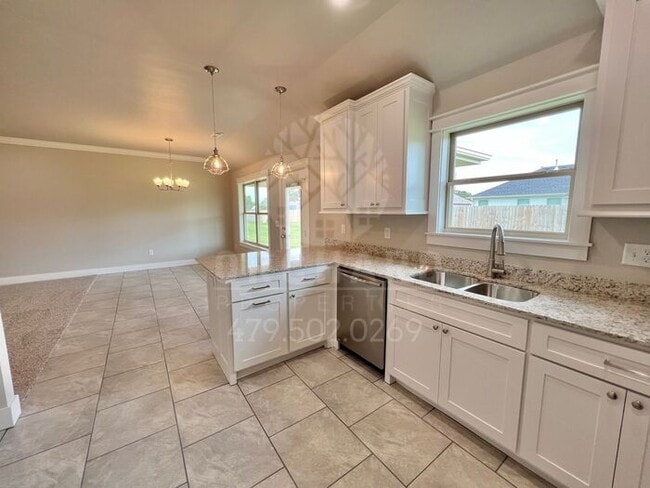 Building Photo - Siloam Springs- Single-Family Home- Popula...