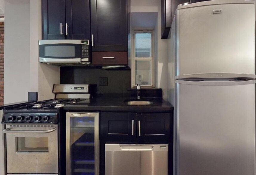 Building Photo - East 25th Street