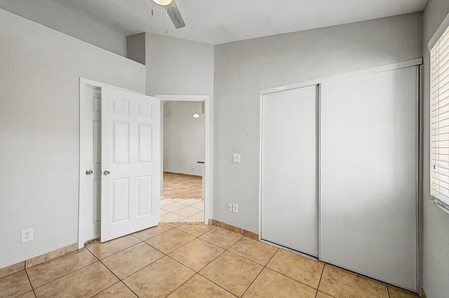 Building Photo - 170 E Guadalupe Rd