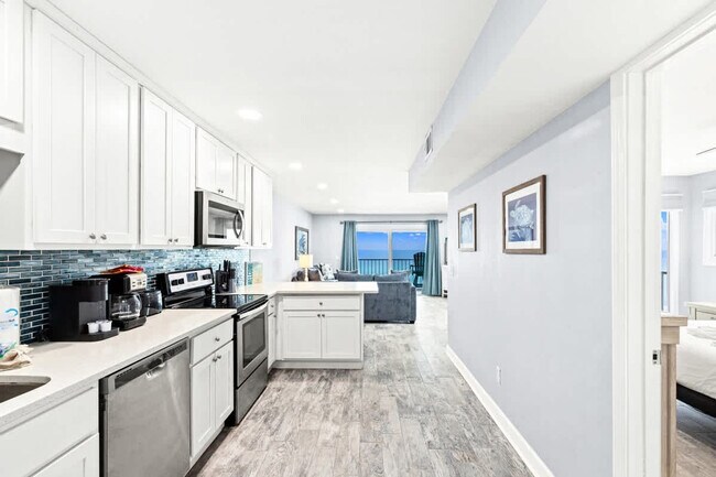 Building Photo - 8743 Thomas Dr