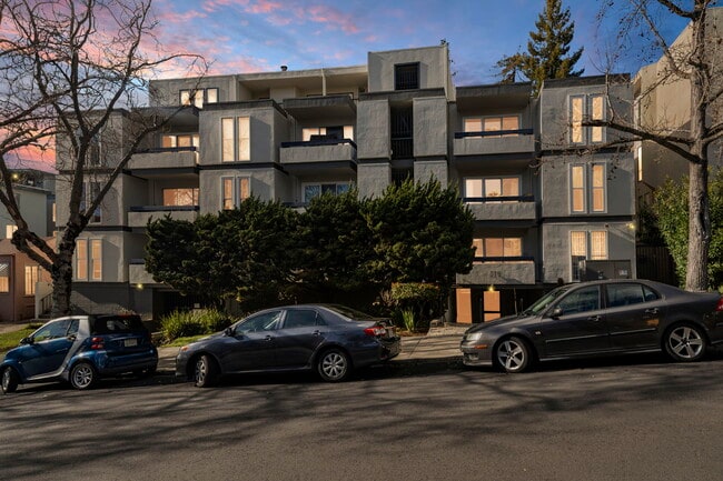 Building Photo - 375 Jayne Ave