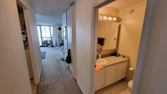 Building Photo - 10 E Ontario St