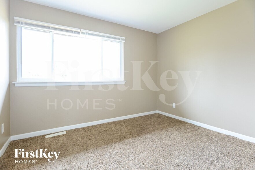 Building Photo - 825 Manresa Ln