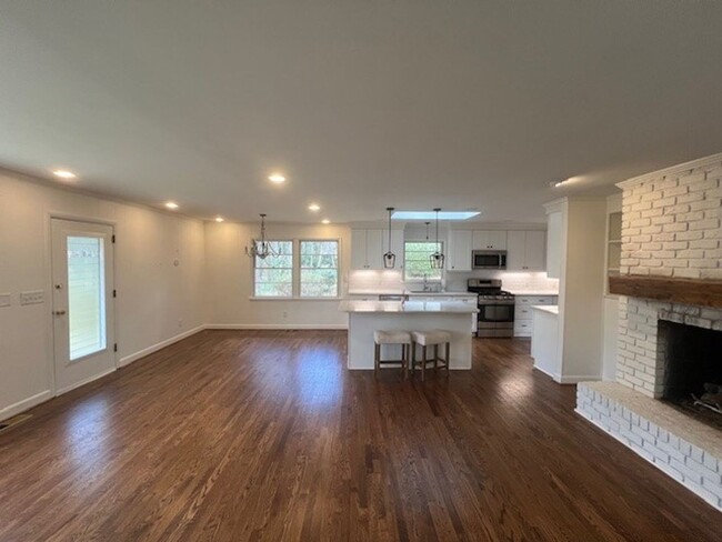 Building Photo - Beautiful remodeled Home near Crabtree