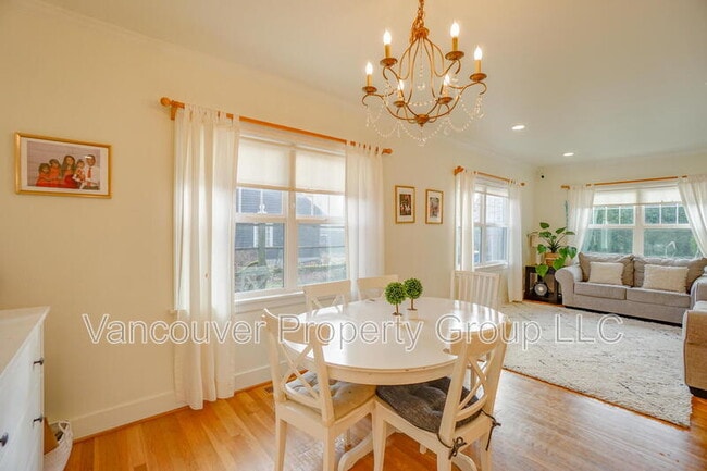 Building Photo - 309 W 37th St