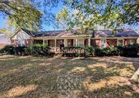 Building Photo - 502 Irongate Blvd