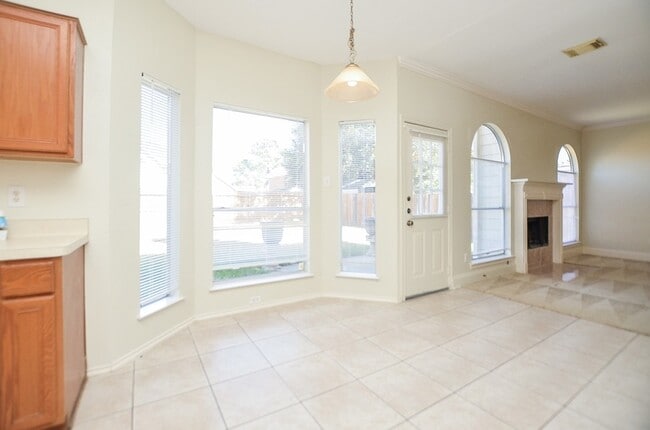 Building Photo - 21210 Woodland Green Dr