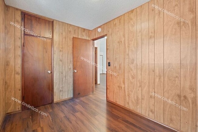 Building Photo - Charming 2-Bedroom Ranch with Garage & Fen...