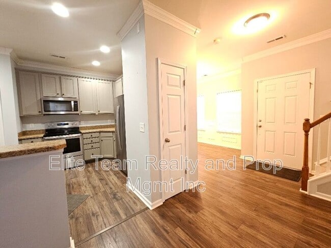 Building Photo - 2219 Crosscut Dr