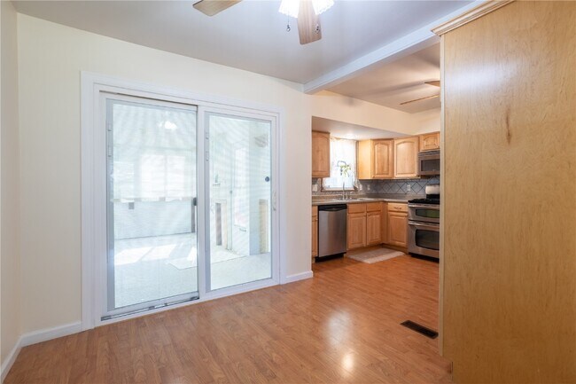 Building Photo - 4464 Mohegan Dr