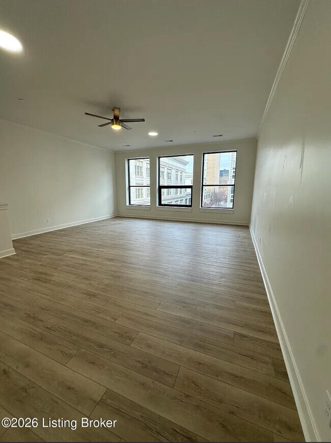 Building Photo - 540 S 4th St