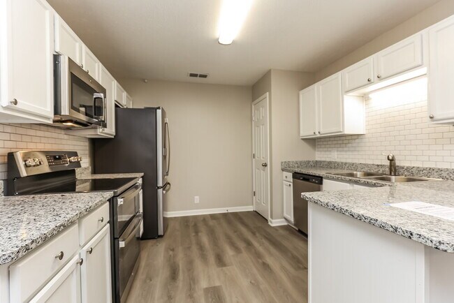Building Photo - 1005 Tom Hailey Blvd