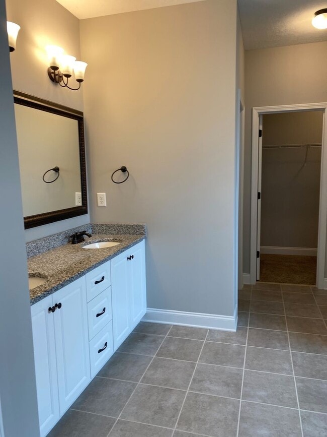 Building Photo - Spacious 5-Bedroom Home with Open Foyer - Move-In Ready! **Close to Fort Gordon, Hospitals, and I...