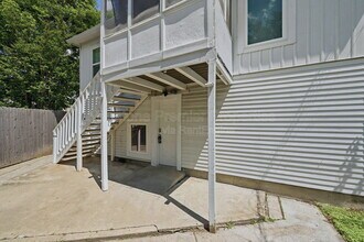Building Photo - 310 S Barrett Ave