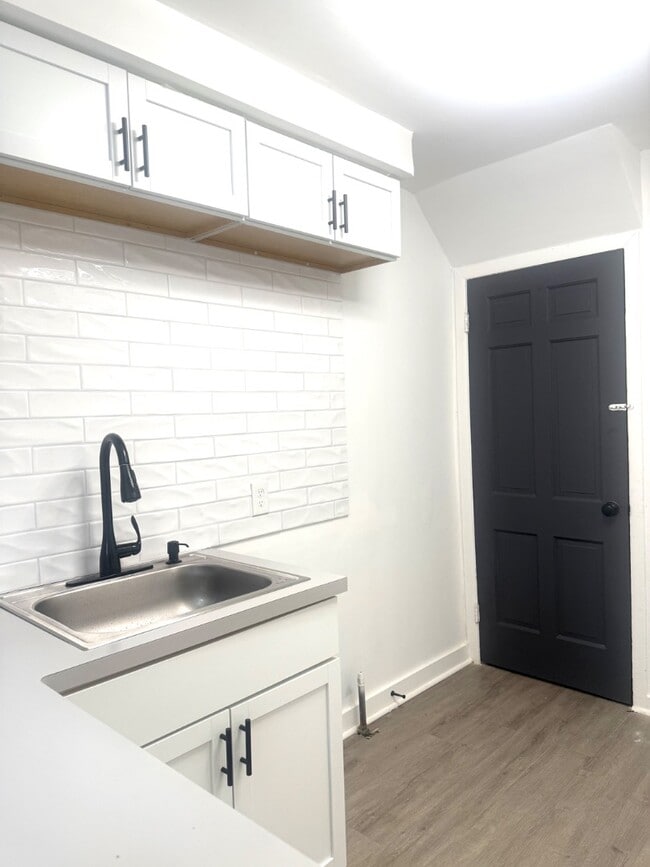 Building Photo - 480 Marquette Dr