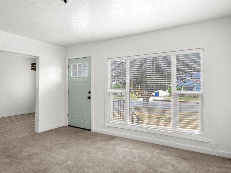 Building Photo - 3568 Orchard Ave