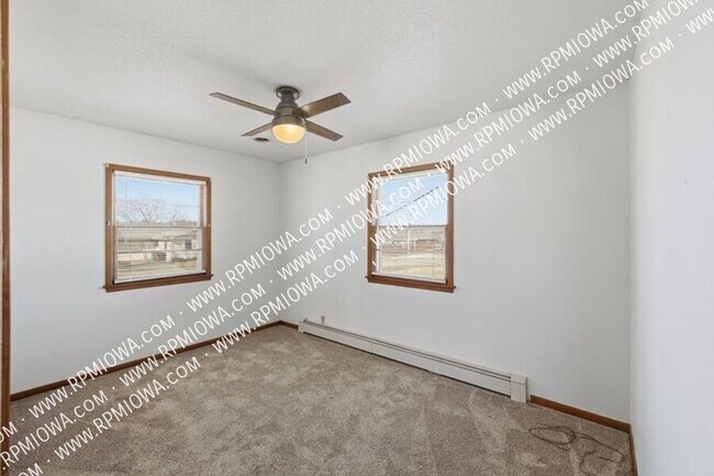 Building Photo - 402 S Clark Ave