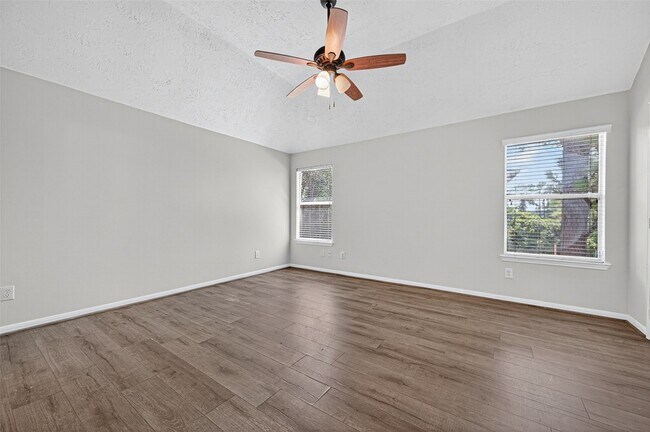 Building Photo - 1902 Sugar Pine Cir
