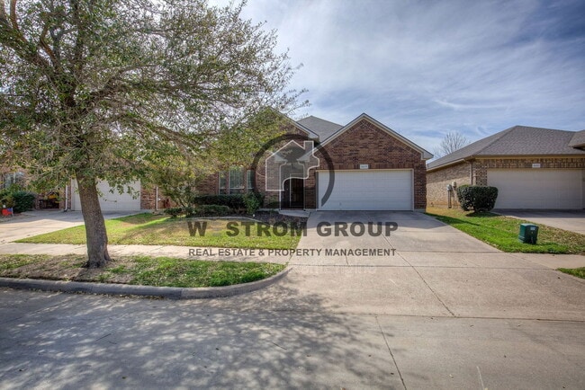 Building Photo - 3217 Hornbeam St