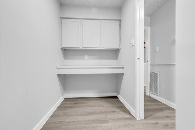 Building Photo - 11829 S Red Cedar Cir