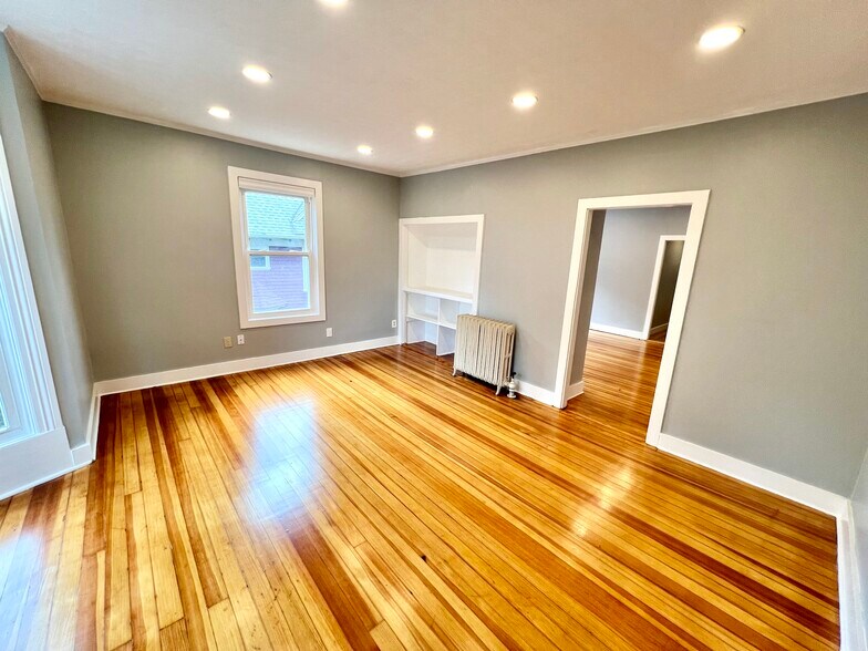 Building Photo - 57 Forest St