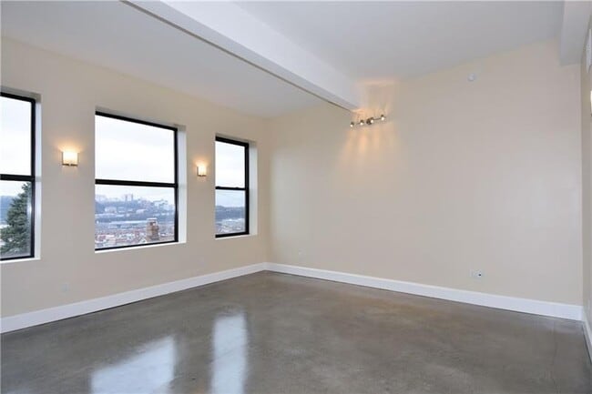 Building Photo - 2301 Mission St