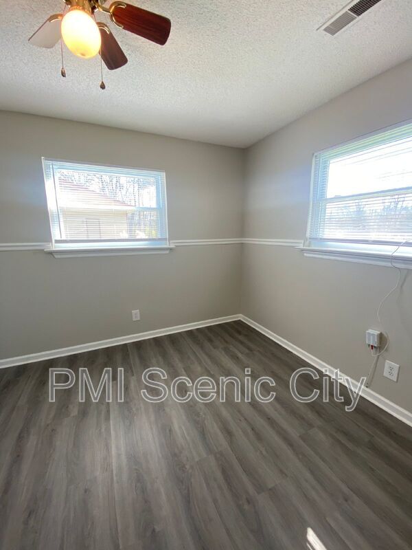 Building Photo - 168 Reynolds Dr