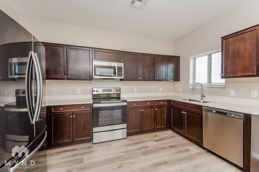 Building Photo - 6330 S 252nd Ln
