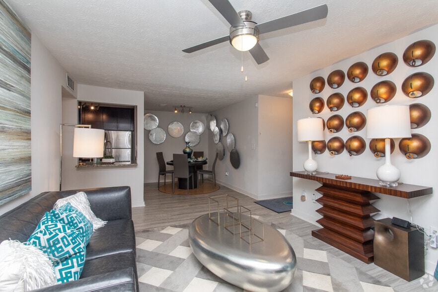 2BR, 2BA -1000SF - Broadleaf at Holcomb