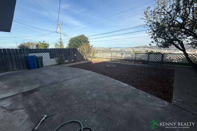 Building Photo - Newly Remodeled 5BR/3BA Home w/ City + Ocean Views in Daly City