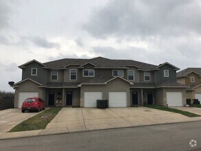 Building Photo - Town home for rent