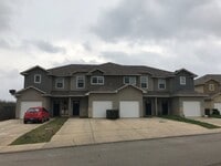 Building Photo - Town home for rent