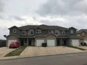Building Photo - Town home for rent