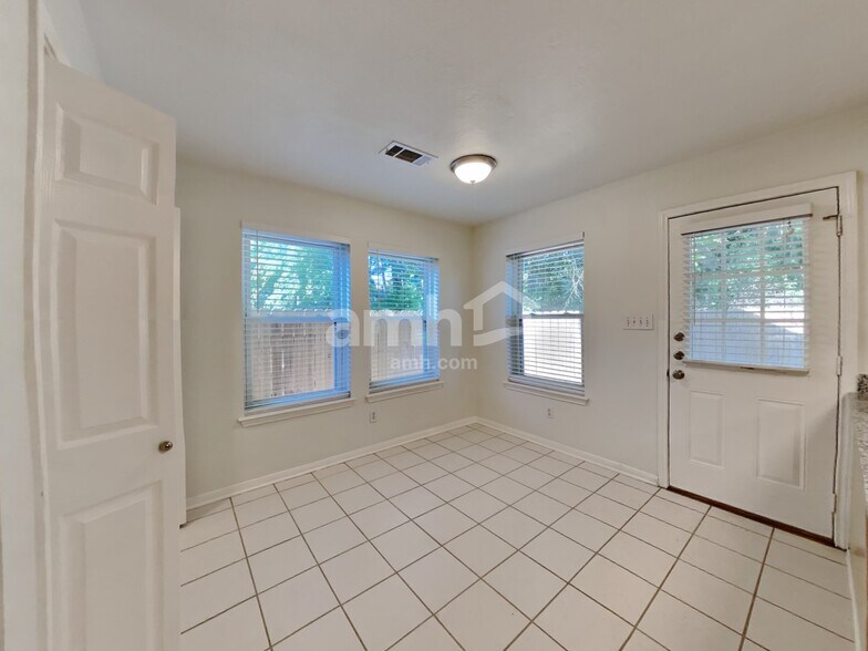 Building Photo - 31442 Camden Village Dr