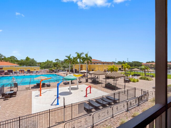 Building Photo - 13941 Clubhouse Dr