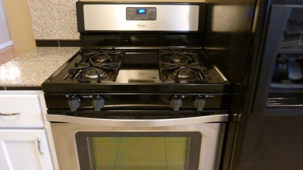 Building Photo - 825 E 35th Ave