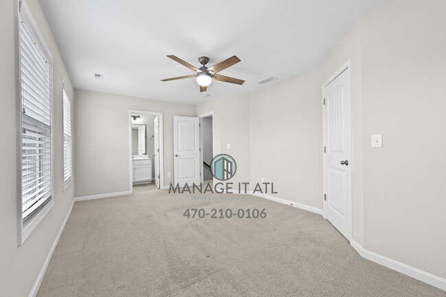 Building Photo - A beautifully maintained 3-bedroom, 3.5-ba...