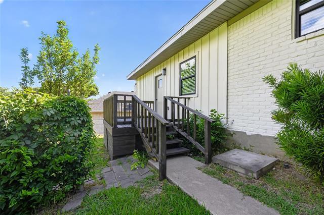 Building Photo - 2808 Woodland Dr