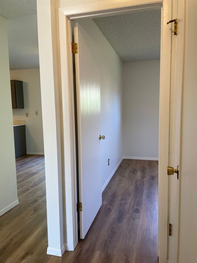 Building Photo - 2143 Ryeland Ln